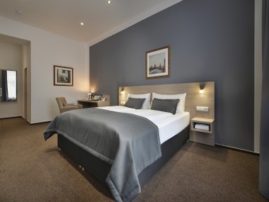 Superior Zimmer Prague Season Three Stars 3*